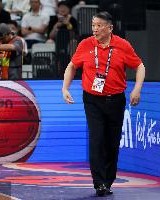 中国女篮上半场打得有些着急 有点想一口吃掉对手 需调整一下心态