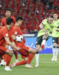 王勤伯：远看国足，就像一群没吃饱饭的人