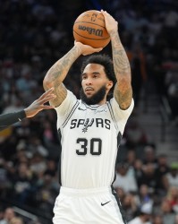 活力十足！文班跳投没有 尚帕尼底线起飞双手补扣