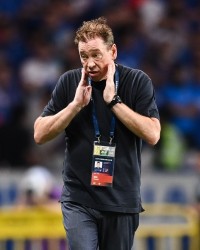 东体建议申花专注赛场表现 避免因情绪干扰卷入场外争议