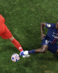 巴黎官方：卢卡斯、帕乔因红牌禁赛两场，将在今日离开球队