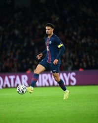 开云体育下载-扎伊尔·埃梅里：很享受在巴黎踢球的感觉，我的跑动对抗仍需提高