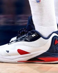 开云体育下载-伦纳德穿着Kawhi4，砍下45分5篮板5助攻2抢断